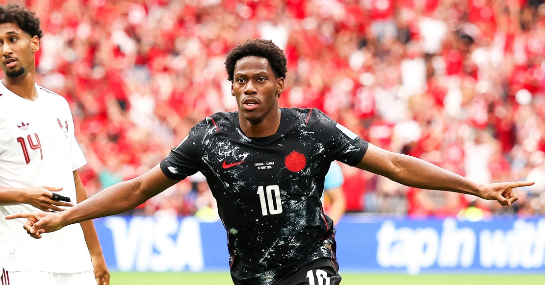 Chơi hơn hai người, Canada đại thắng Qatar 6-0