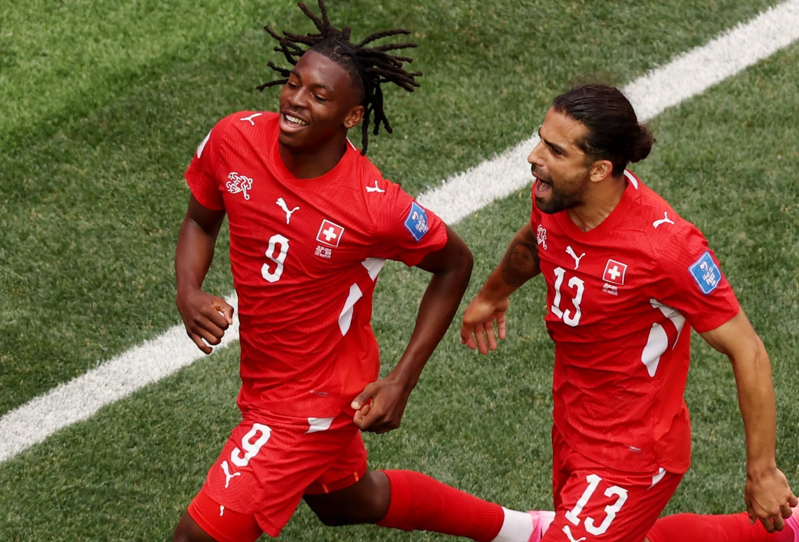 Video bàn thắng Thuỵ Sĩ vs Bosnia & Herzegovina: 'Mưa' tuyệt phẩm