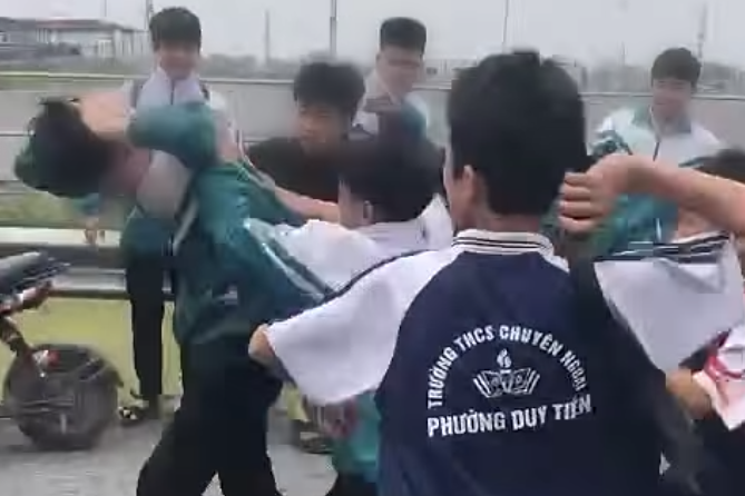 Bộ GD-ĐT: Không quay phim, chụp ảnh, phát tán clip bạo lực lên mạng xã hội