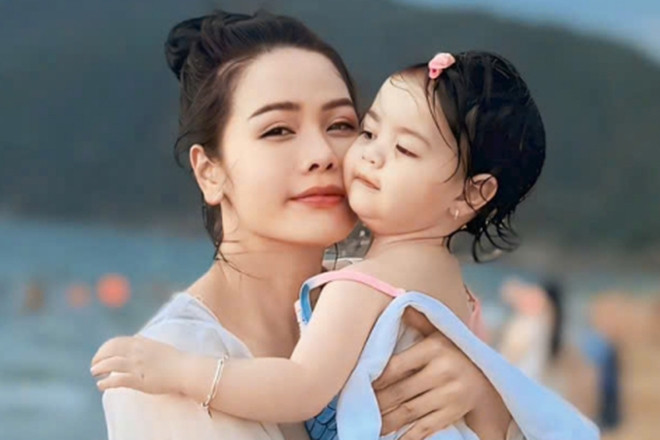 Diễn viên Nhật Kim Anh hiếm hoi khoe con gái, NSND Hồng Vân 'cầu cứu' MC Lại Văn Sâm