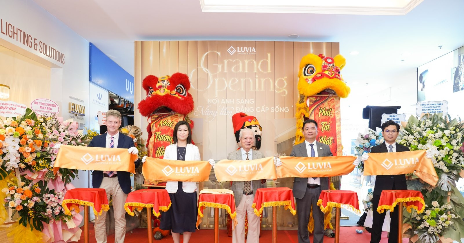 Khai trương showroom trải nghiệm ánh sáng Luvia tại Hà Nội