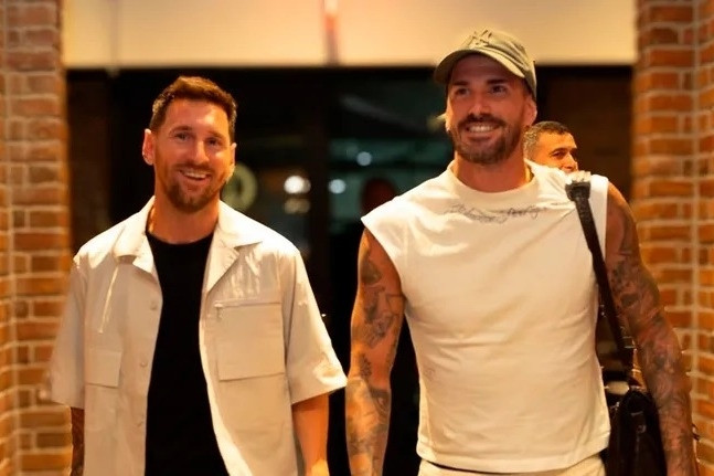 Messi không ở cùng phòng với De Paul để giữ... vận may World Cup