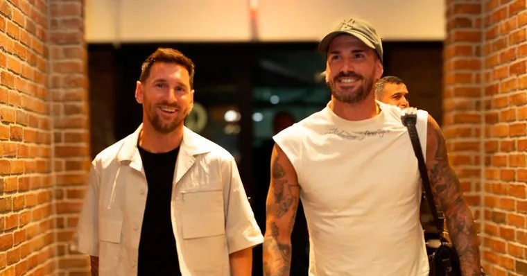 Messi không ở cùng phòng với De Paul để giữ... vận may World Cup