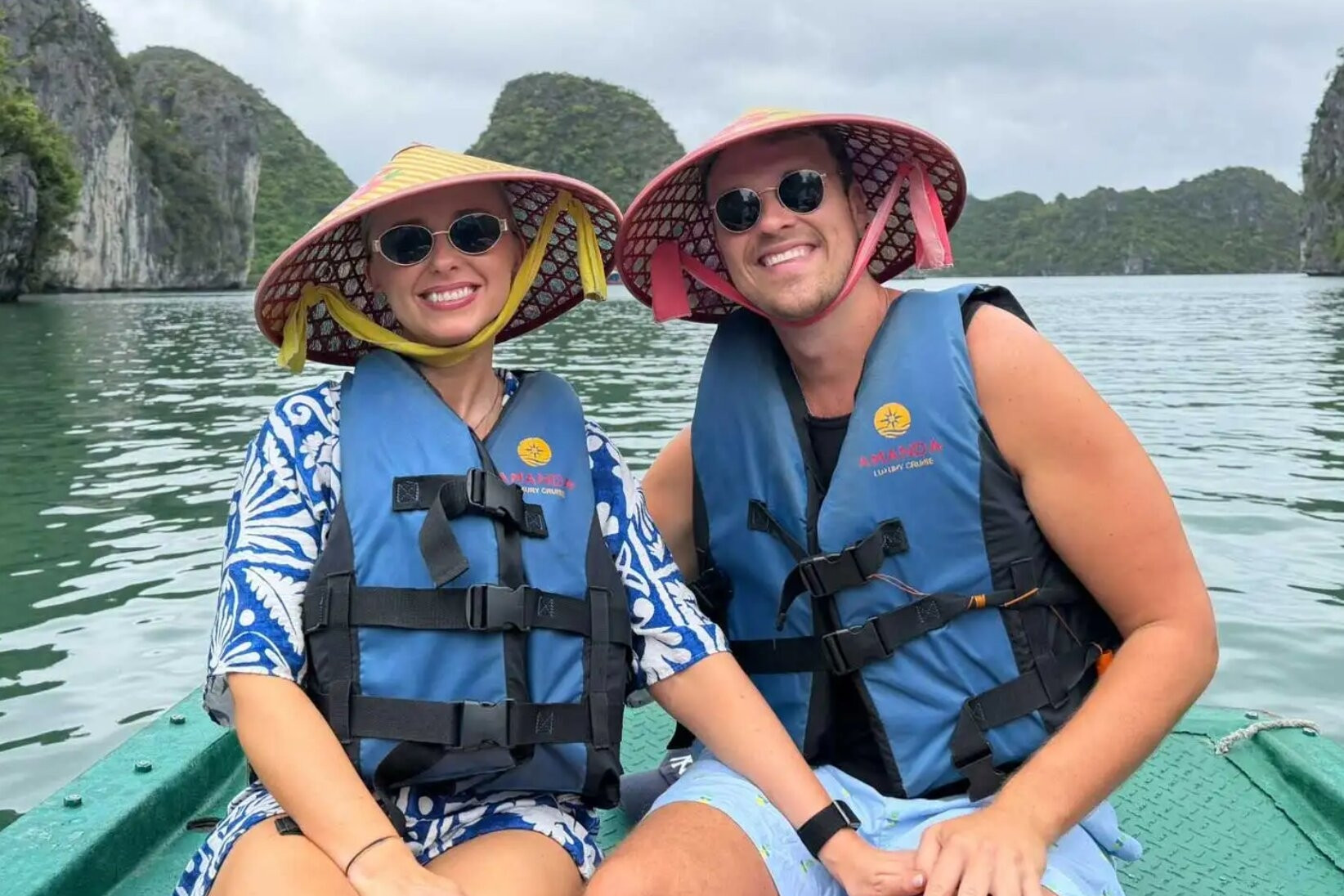 Mở lá thư người yêu bay 8.000km mang tới, bạn gái thốt lên: 'Không thể nào'