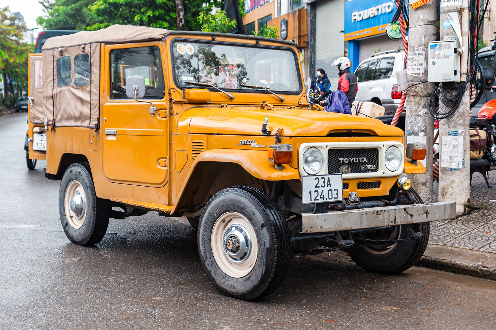 Người Việt sưu tầm Toyota Land Cruiser cổ: Thú xa xỉ đang gặp đầy thách thức