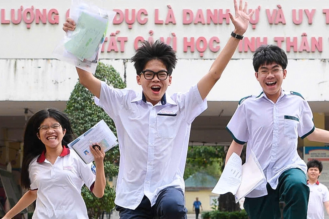 Những khoảnh khắc vỡ òa trong kỳ thi lớp 10 TPHCM