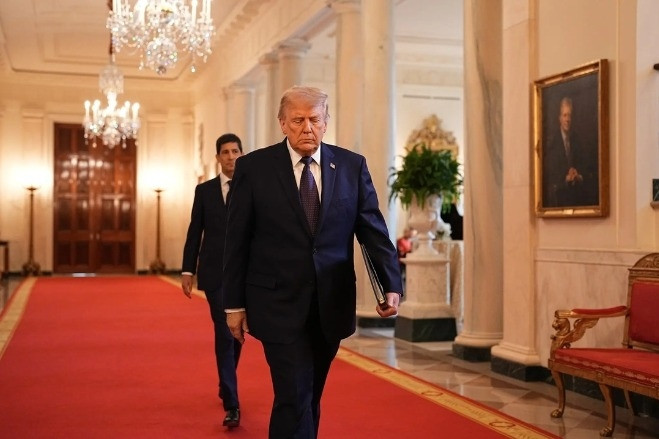 Ông Trump bình luận về việc Tehran đình chỉ đàm phán, Iran tấn công tàu Mỹ