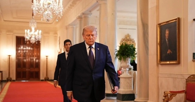 Ông Trump bình luận về việc Tehran đình chỉ đàm phán, Iran tấn công tàu Mỹ