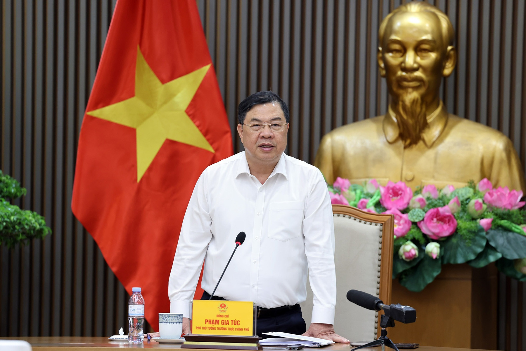 Phó Thủ tướng: Minh bạch thông tin chất lượng, sự tương thích xăng E10