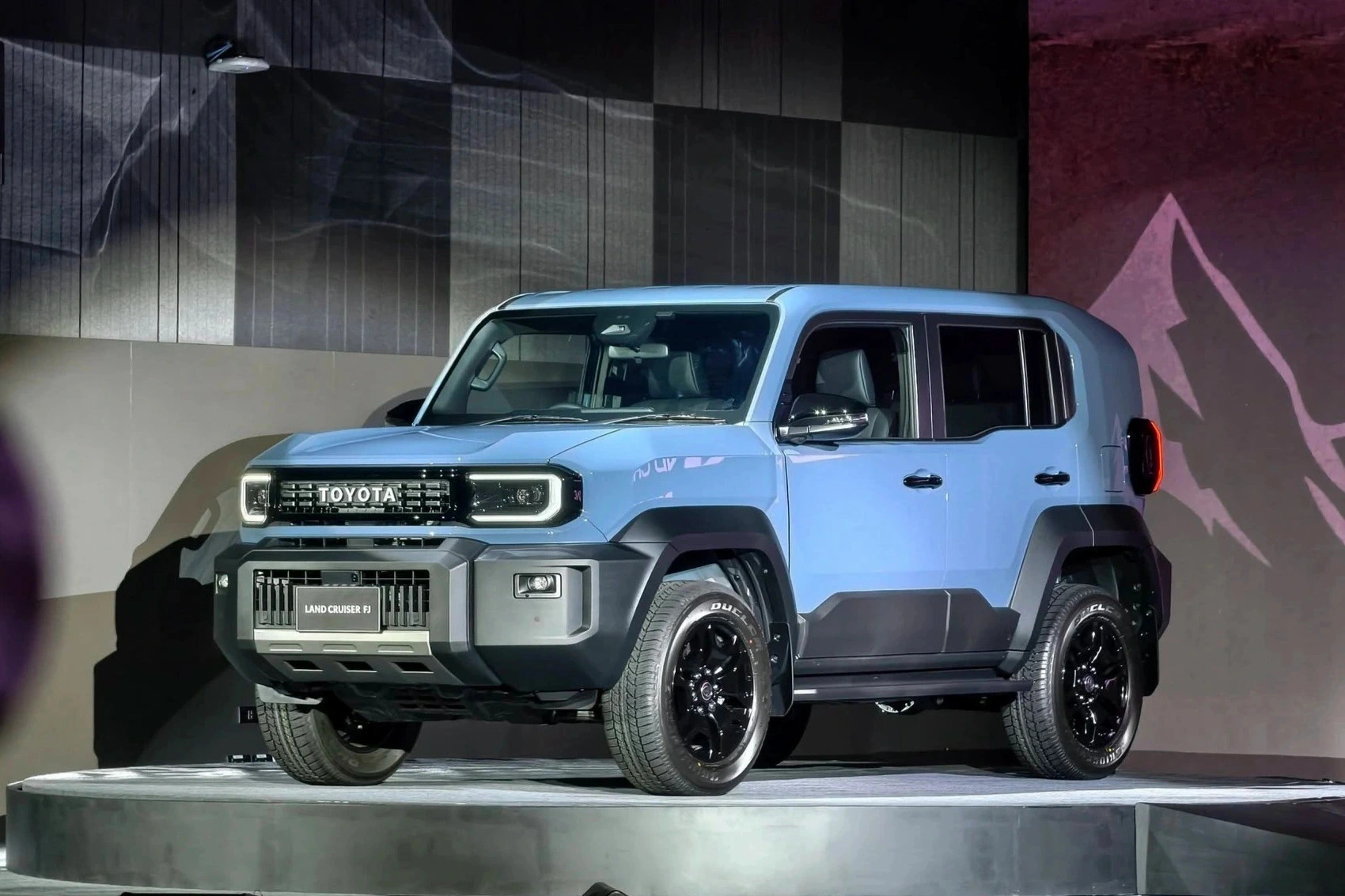toyota land cruiser fj.webp