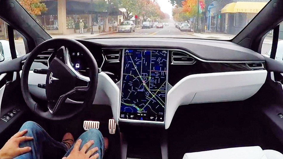 xe tu lai Tesla.webp
