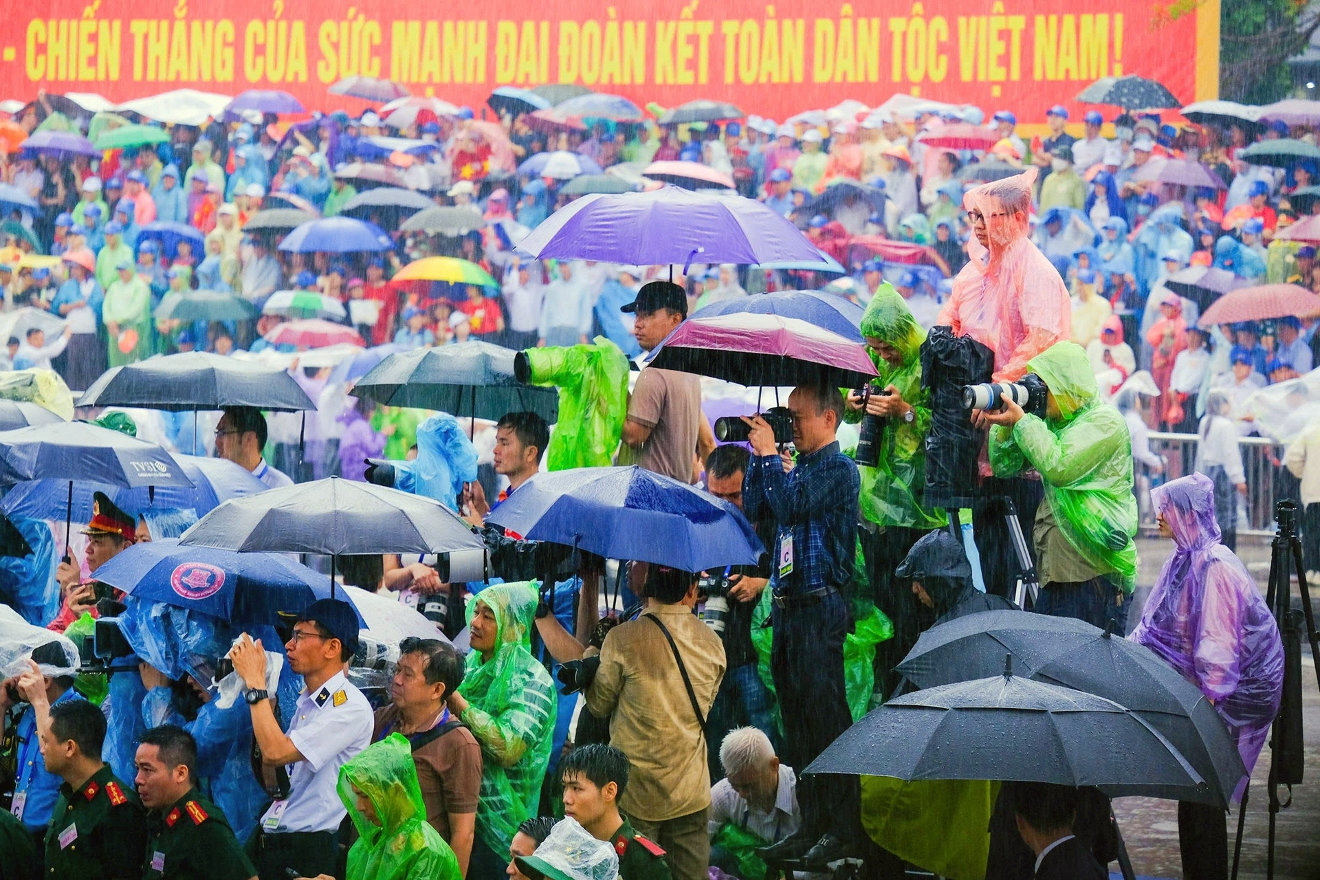 Báo chí trong thời biến động: Khi một cánh cửa khép lại, cánh cửa khác mở ra