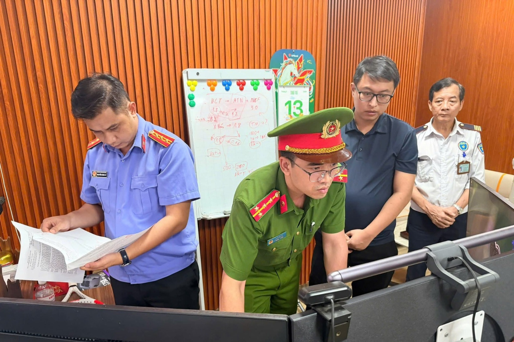 Bộ Chính trị: Xử nghiêm việc sử dụng phầm mềm vi phạm bản quyền, đạo văn