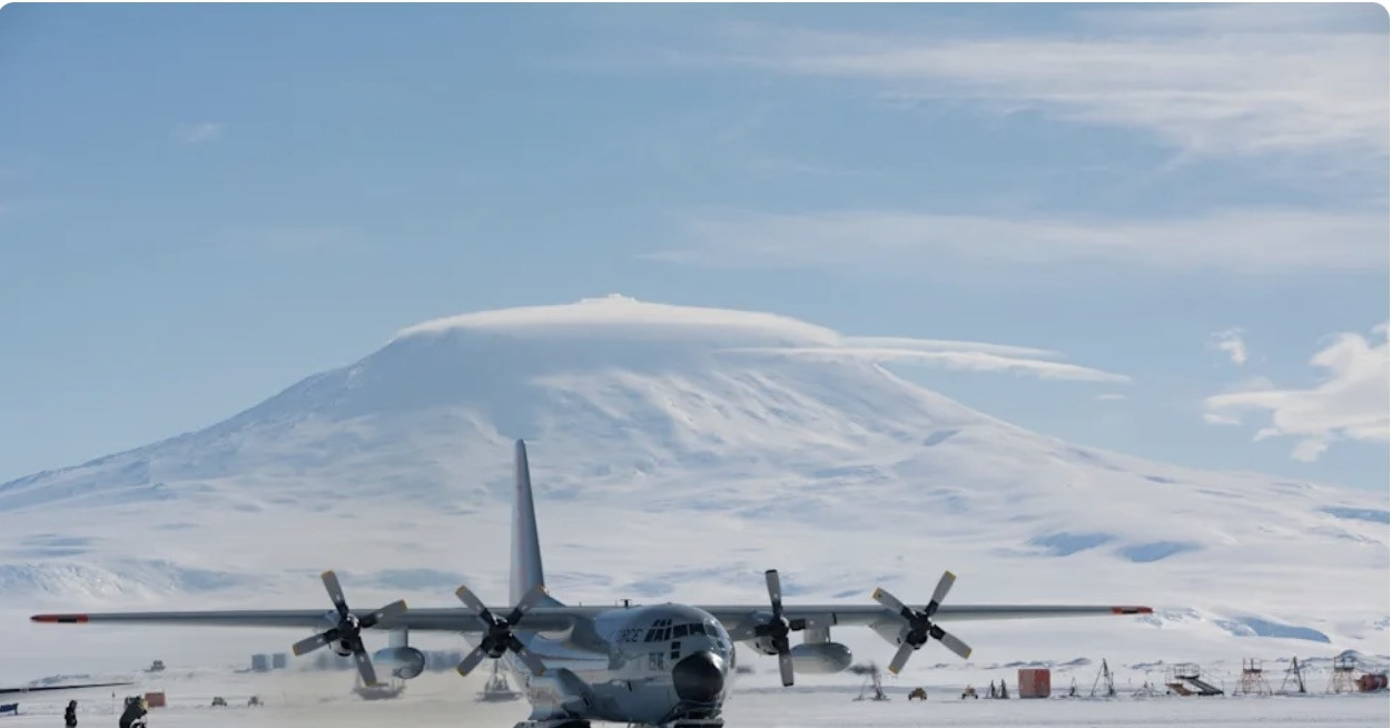 Khám phá &amp;apos;gã khổng lồ&amp;apos; vận tải C-130 Hercules của quân đội Mỹ