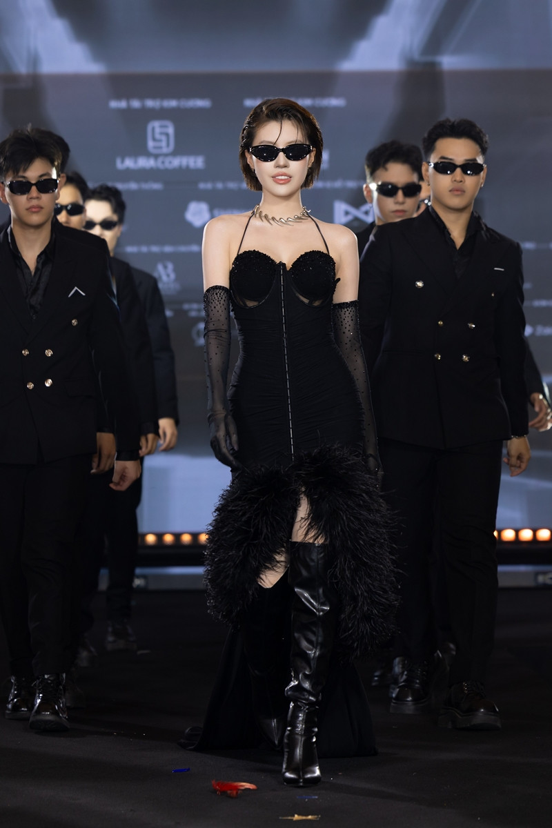 https://static-images.vnncdn.net/vps_images_publish/000001/000003/2026/6/20/miss-grand-vietnam-002-1317.jpg