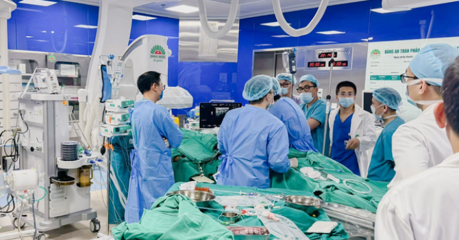 Người đàn ông 37 tuổi ngừng tim, hôn mê khi chờ khám bệnh