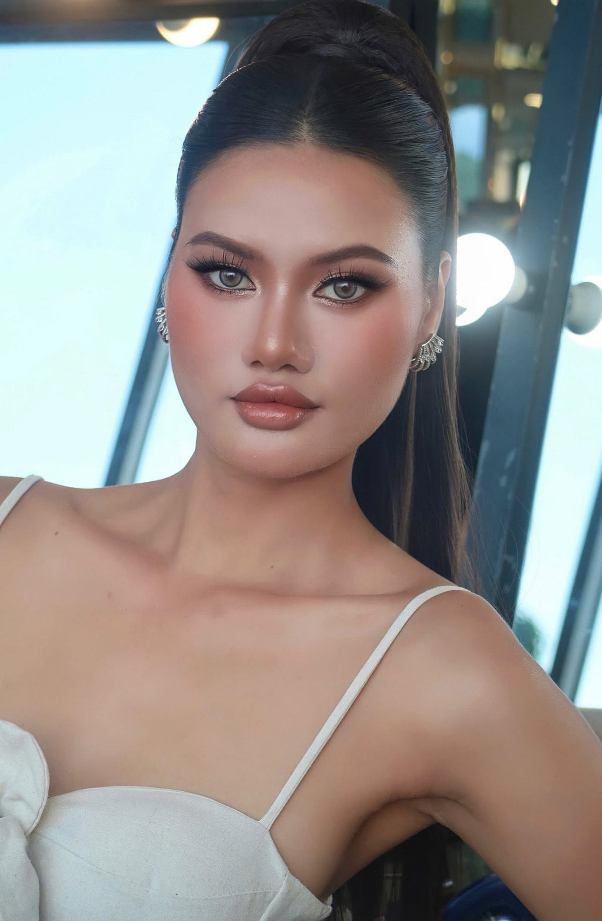 Cựu VĐV bóng chuyền Phạm Huệ tỏa sáng trên sàn catwalk pham hue bong chuyen 9.jpg