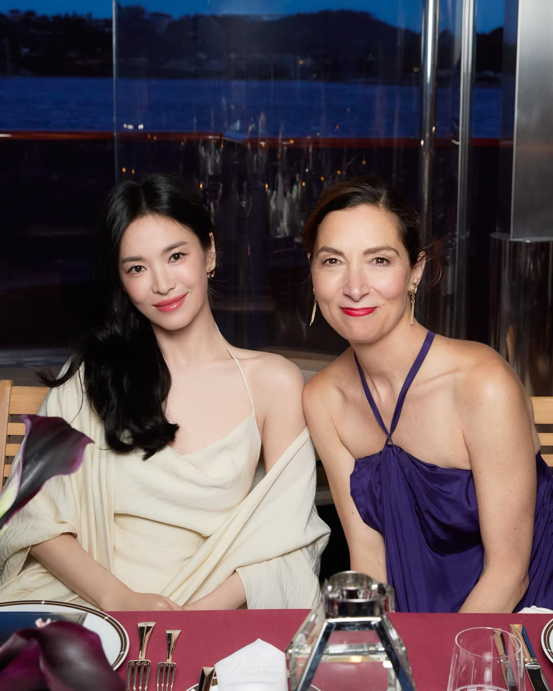 https://static-images.vnncdn.net/vps_images_publish/000001/000003/2026/6/20/photo-by-song-hyekyo-on-june-19-2026-may-be-an-image-of-one-or-more-people-hair-dress-and-text-5-1973.jpeg