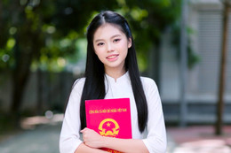 Trần Minh Hà thủ khoa thi lớp 10.jpg