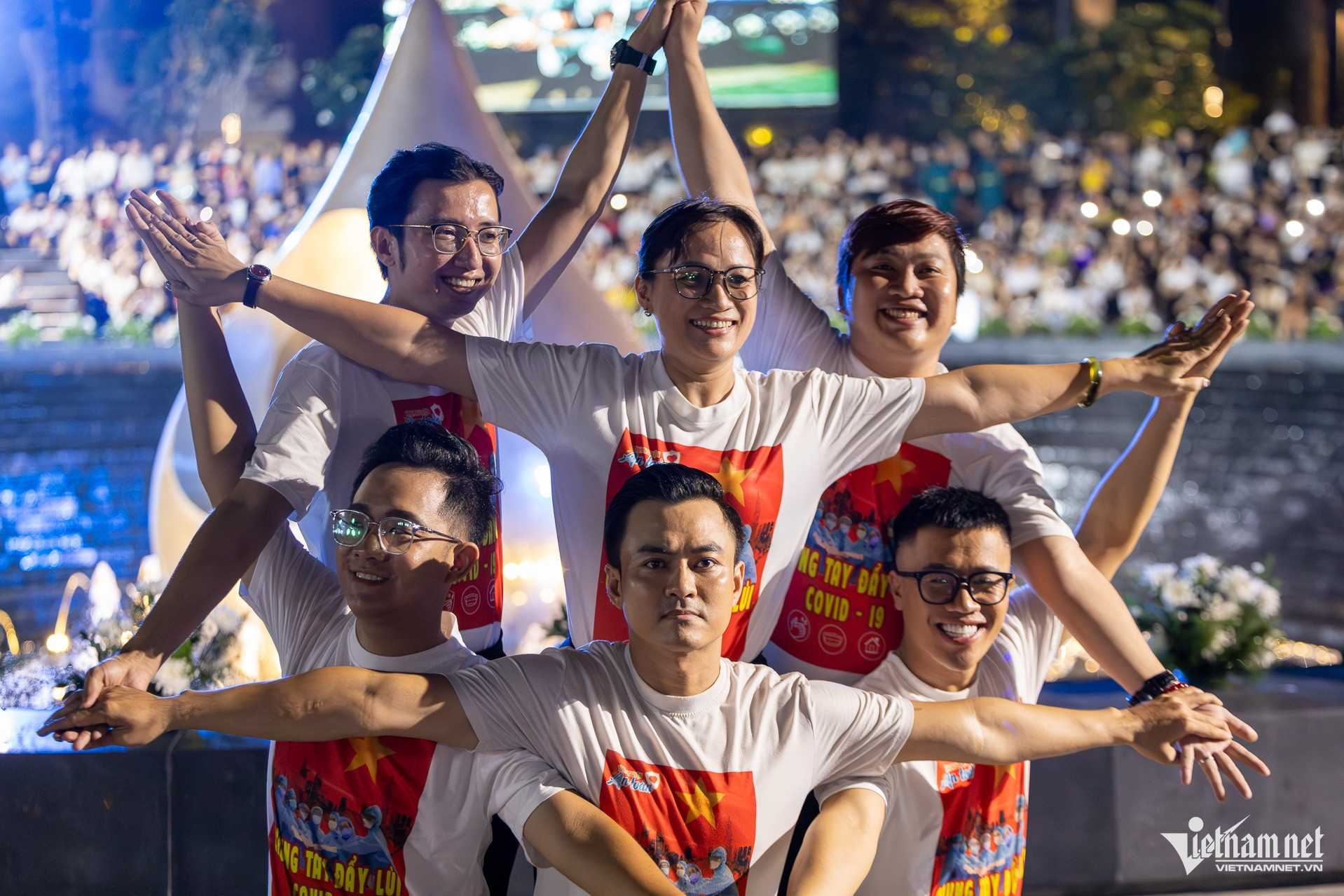 https://static-images.vnncdn.net/vps_images_publish/000001/000003/2026/6/20/w-tuong-niem-cac-nan-nhan-covid-tuan-hung-33-327.jpg