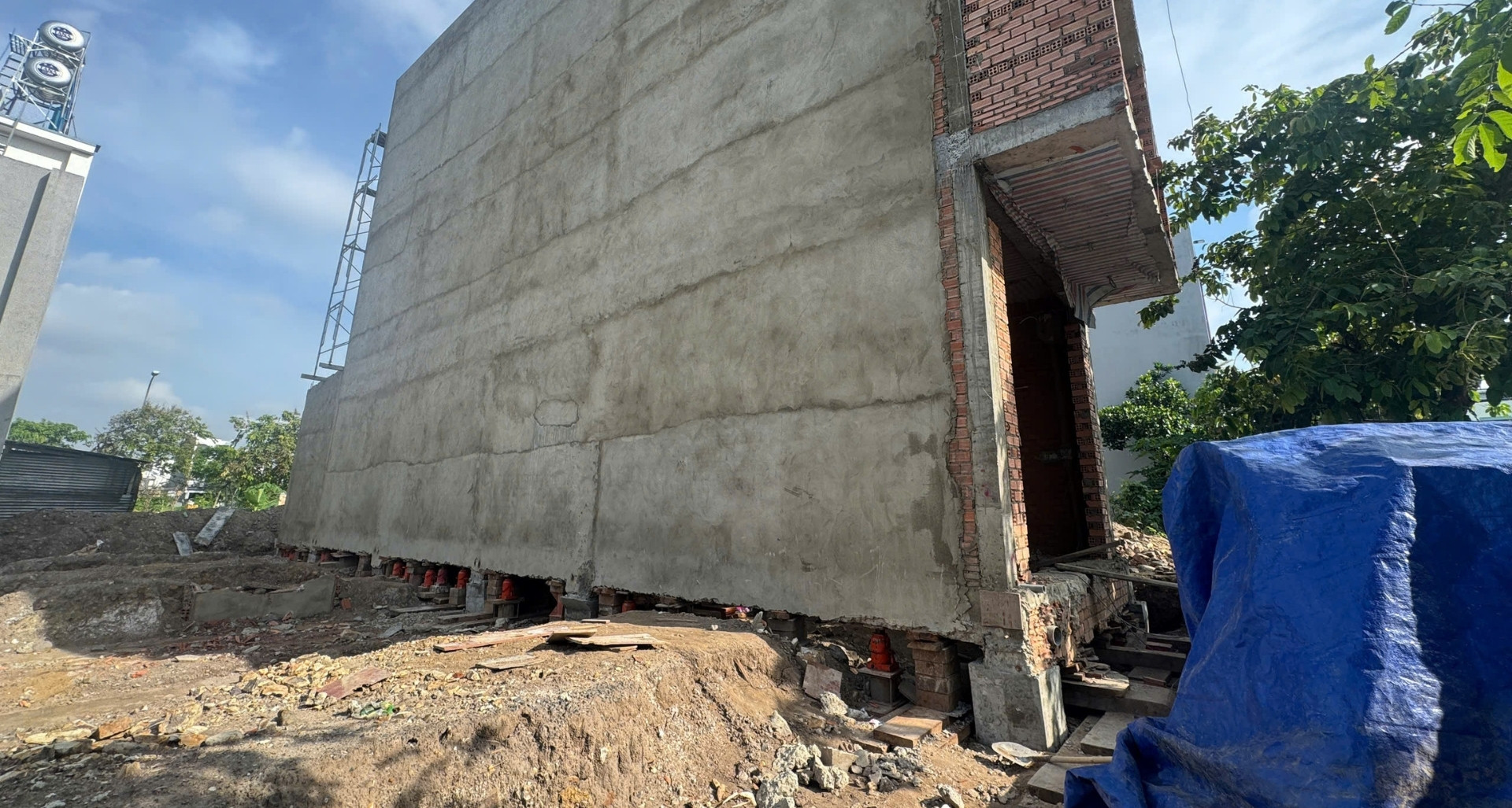 Xây nhầm nhà trên đất hàng xóm, gia chủ chi 300 triệu đồng để di dời