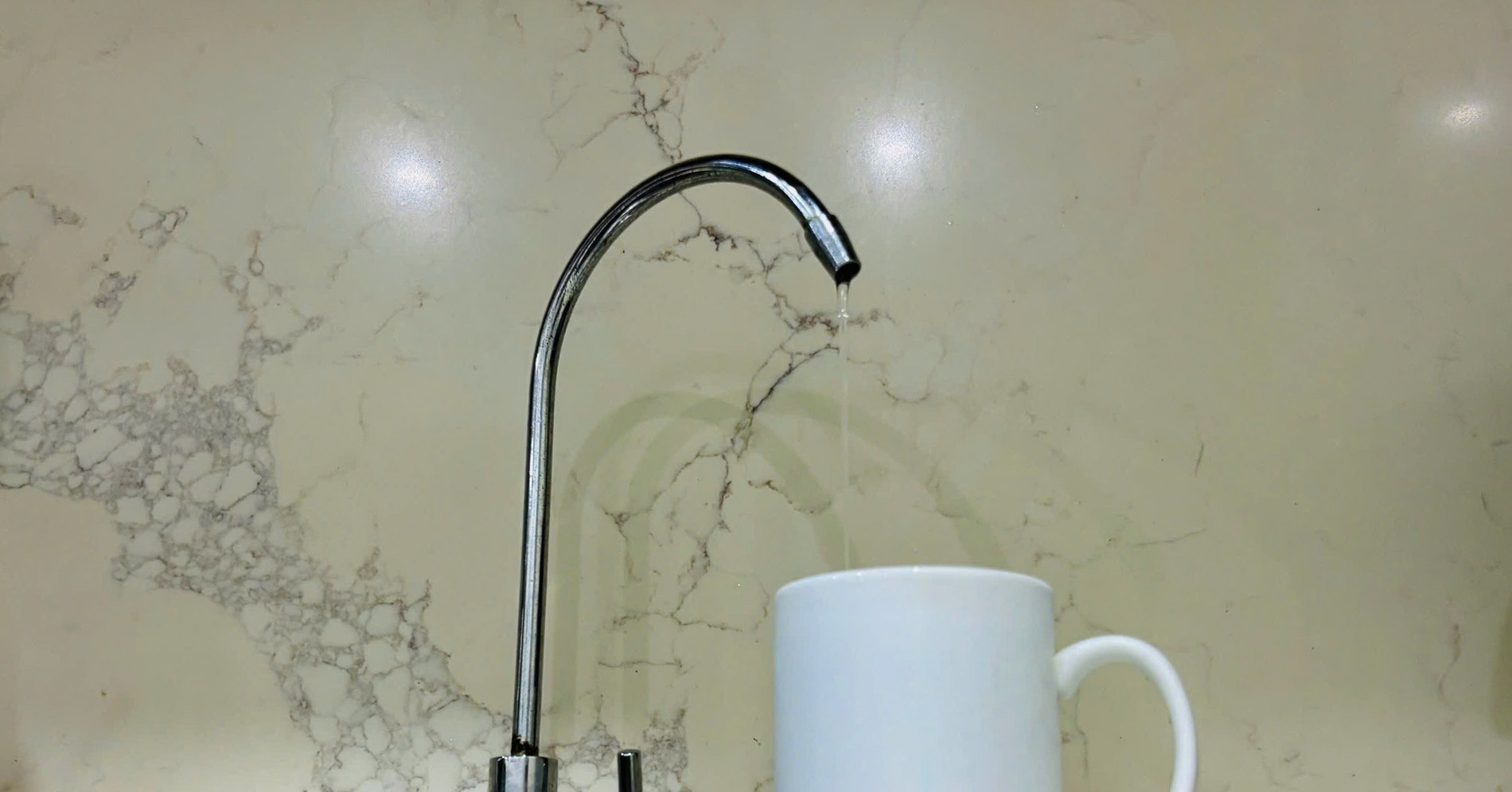Máy lọc nước giá hơn 100 triệu đồng