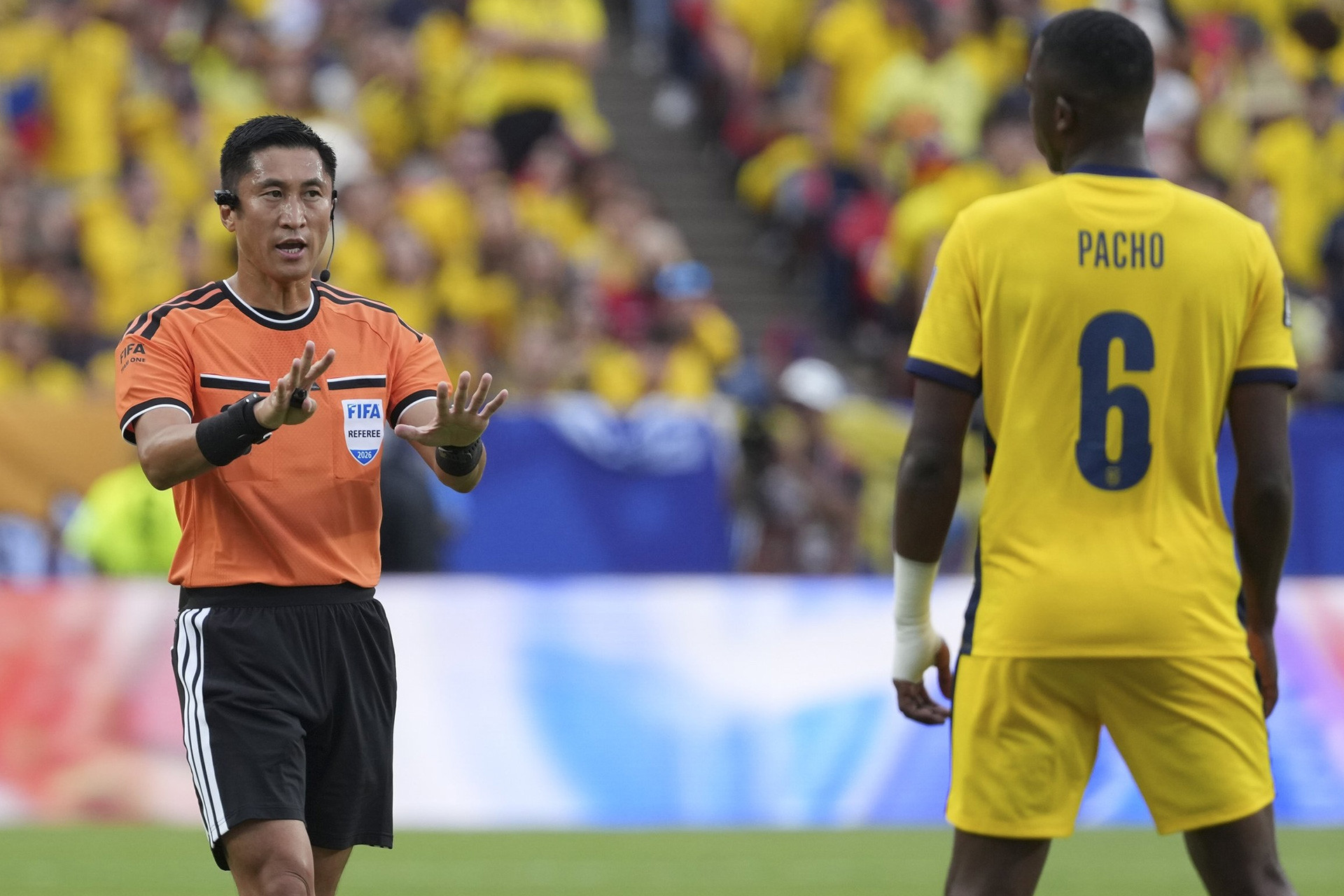 Trọng tài Trung Quốc Ma Ning tỏa sáng ở World Cup 2026