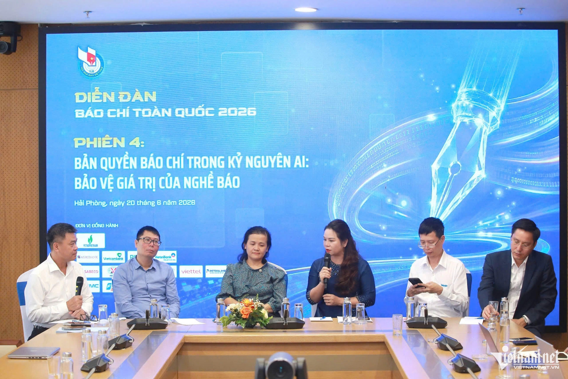W-báo chí_4.JPG.jpg