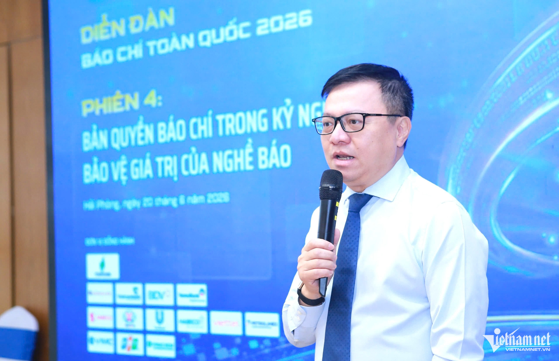 W-báo chí_7.JPG.jpg