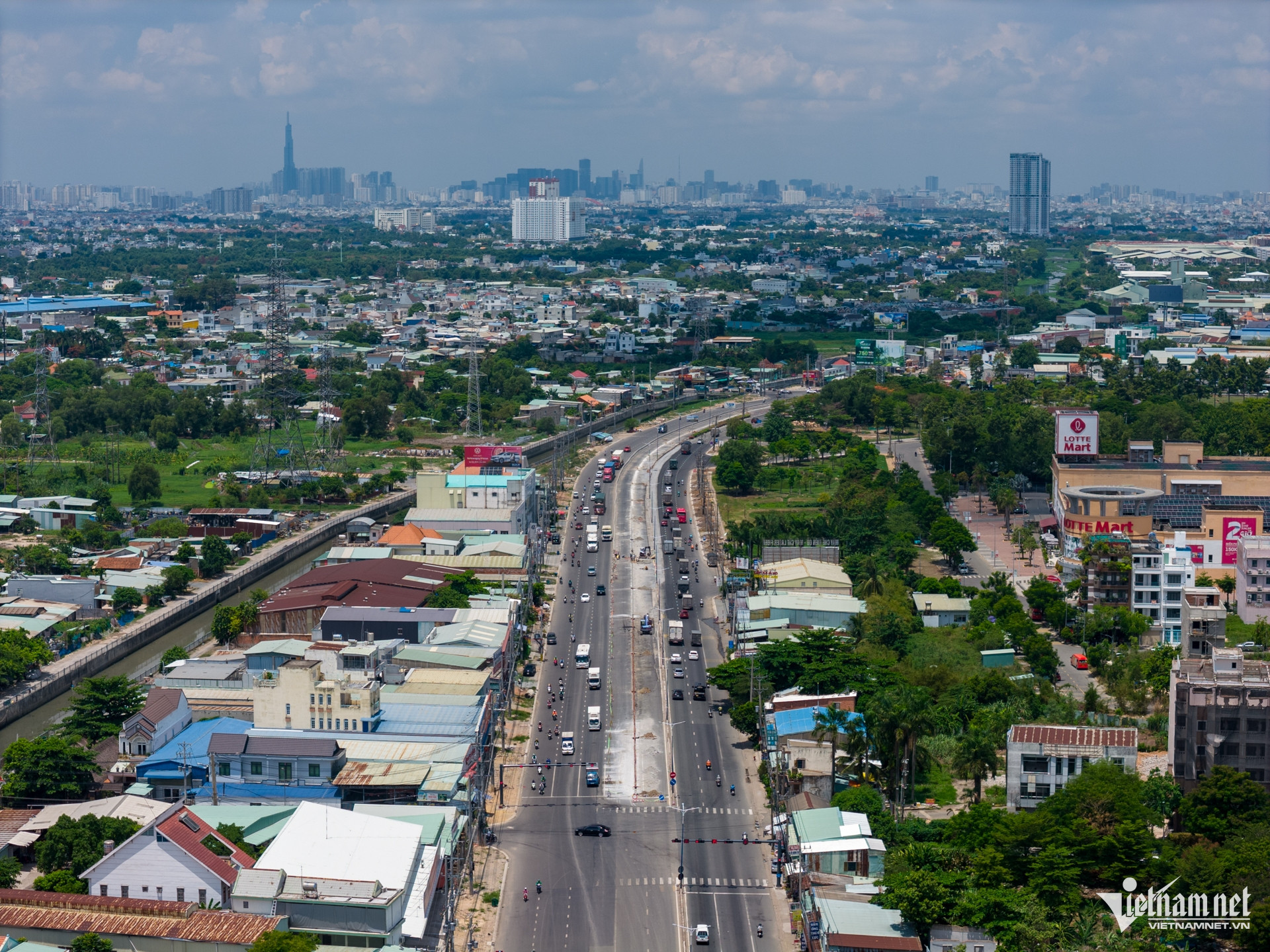 W-quốc lộ 13   Nguyễn Huế 9.jpg
