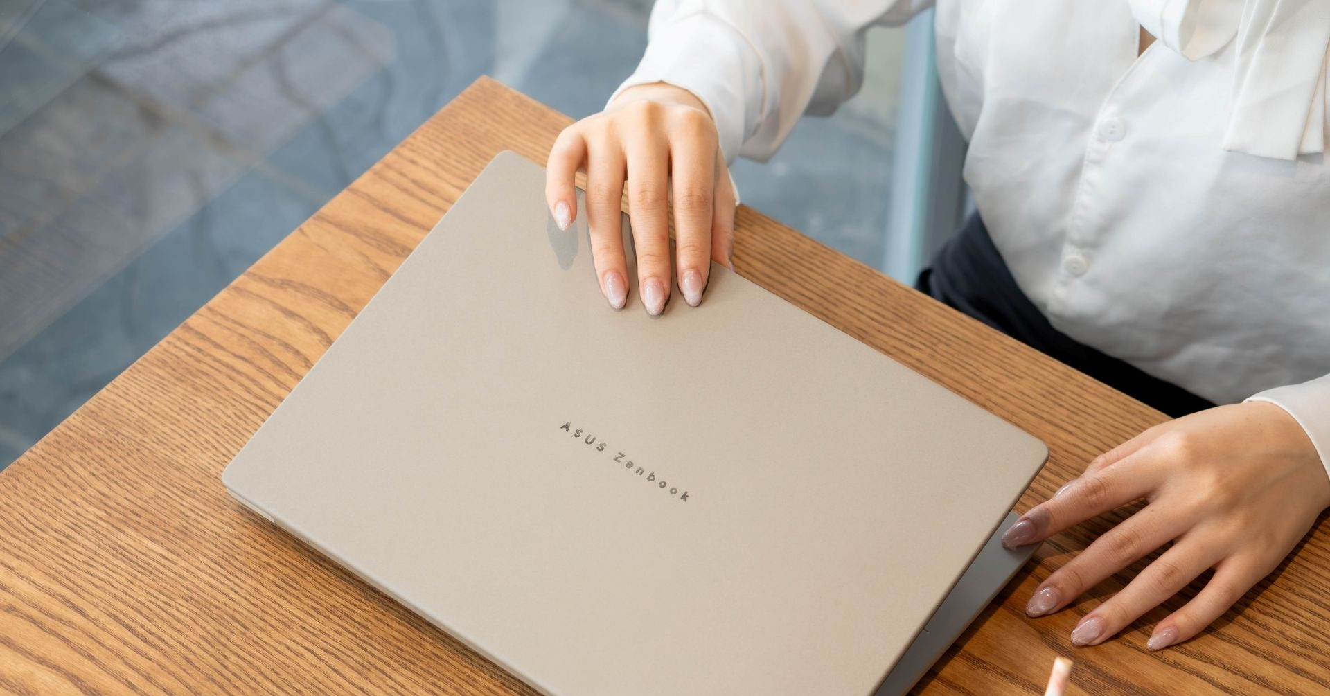 ASUS Zenbook A14: Mỏng nhẹ mà mạnh mẽ
