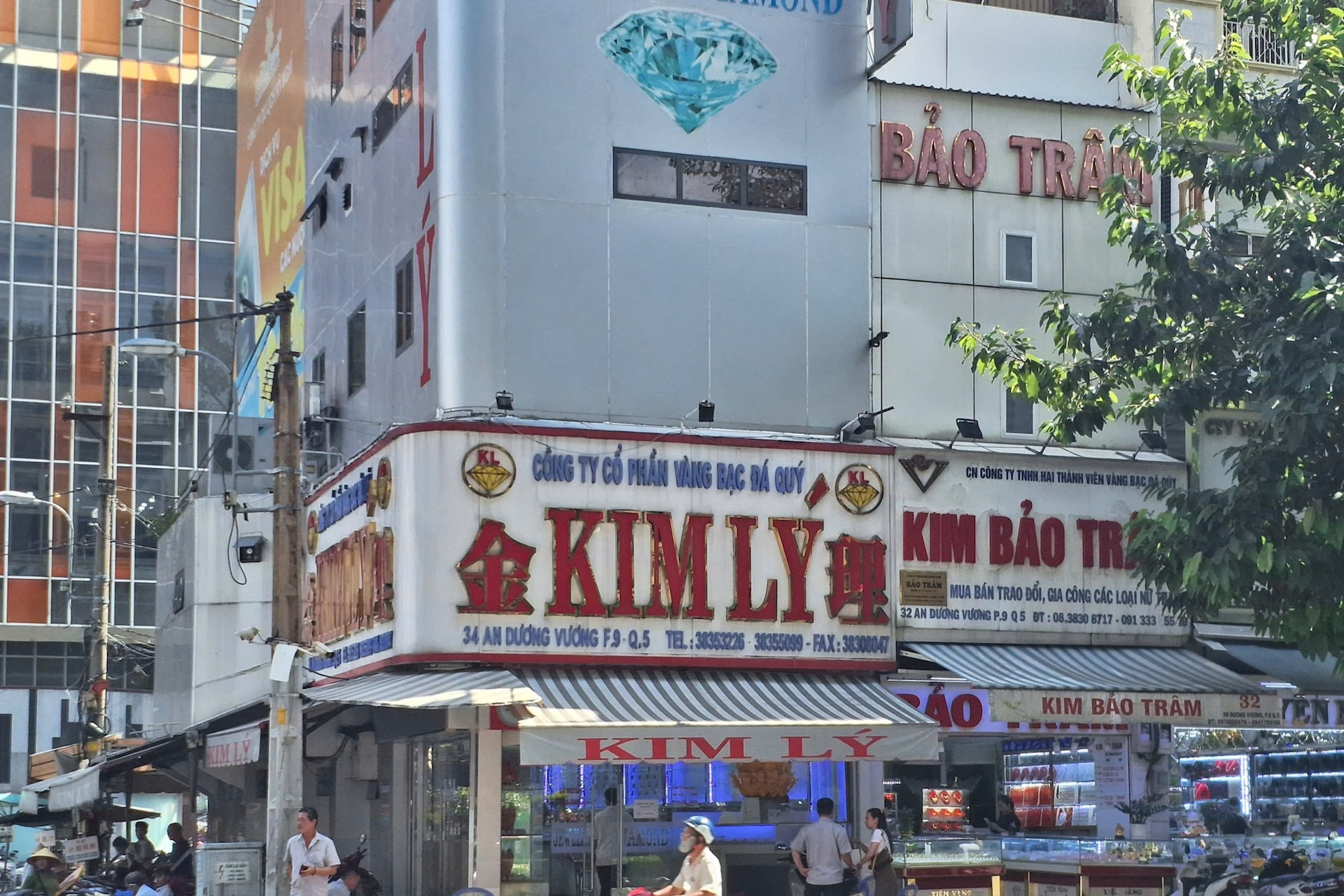 'Đã mua kim cương là lỗ': Thị trường chao đảo, nhiều tiệm đóng cửa
