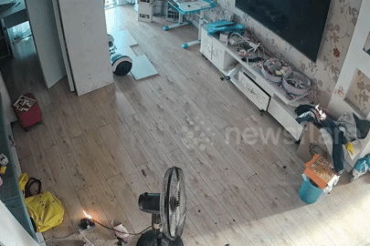 Đèn pin bất ngờ phát nổ khi đang sạc, gây hỏa hoạn trong nhà