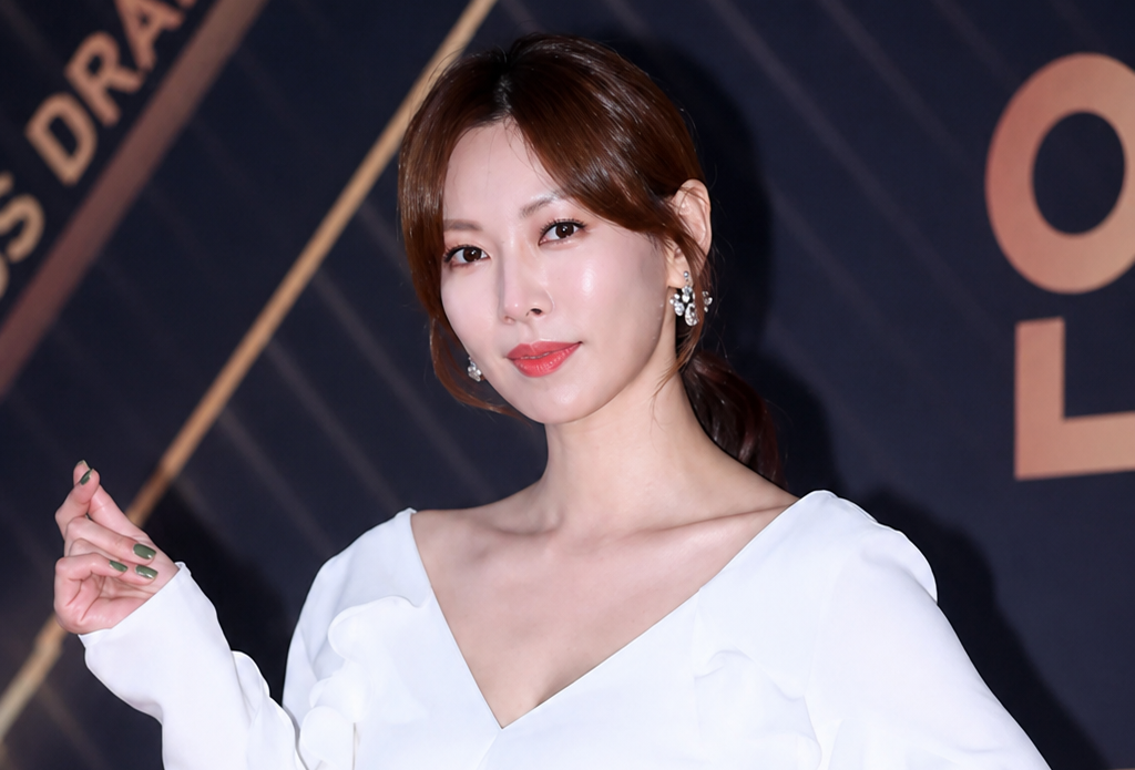 Phim mới của 'ác nữ màn ảnh' Kim So Yeon dừng quay giữa lúc nhà đài vỡ nợ