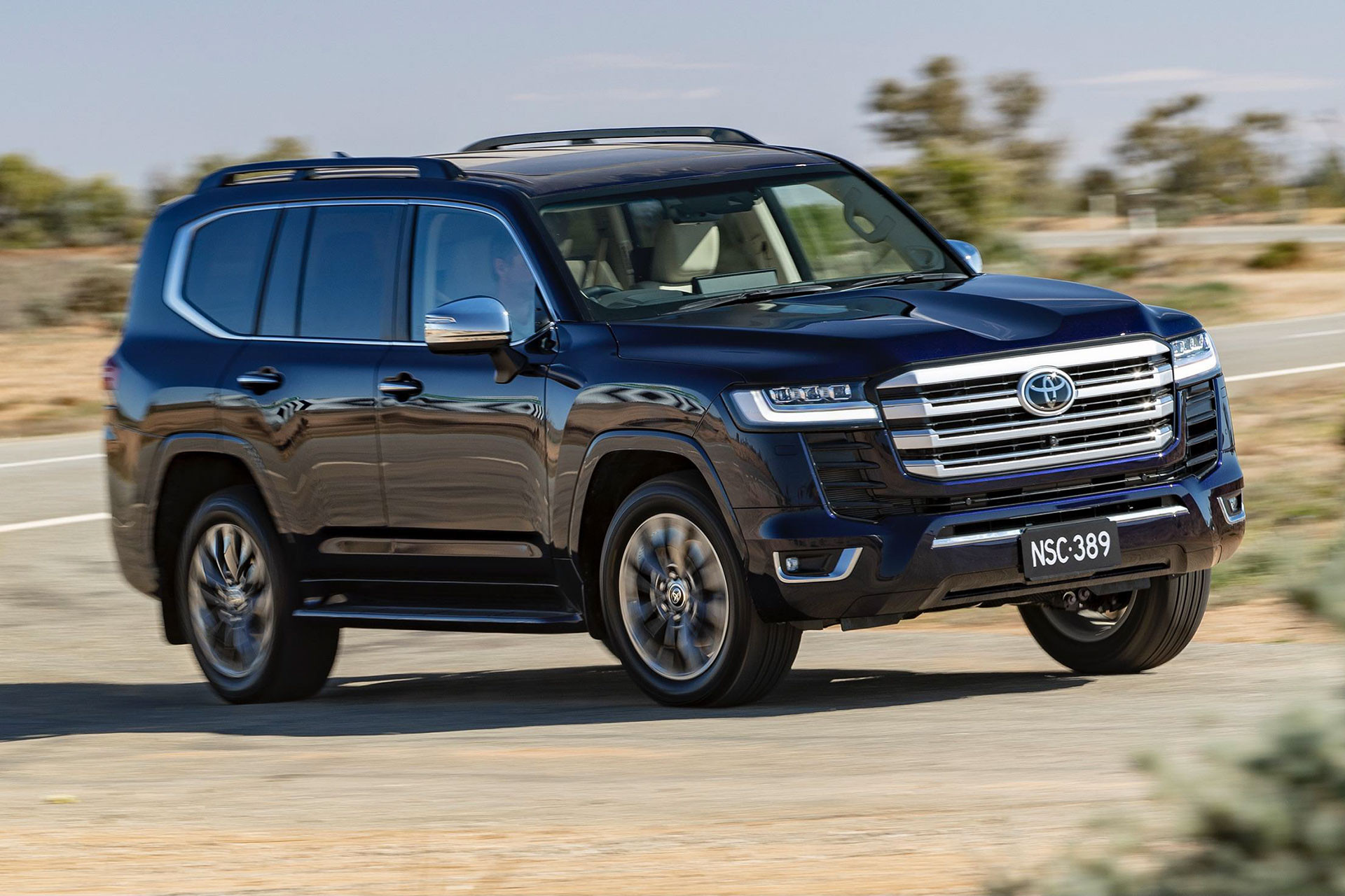 Toyota Land Cruiser (2).jpg