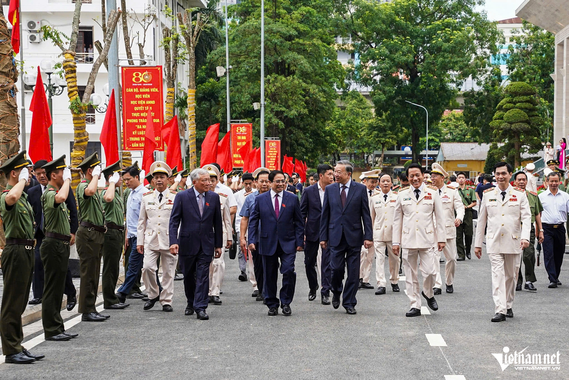 W-HV an ninh 03 z7962093518446_4c6cb5caf6cde4709eda778a46dcdb7a sao chép.jpg