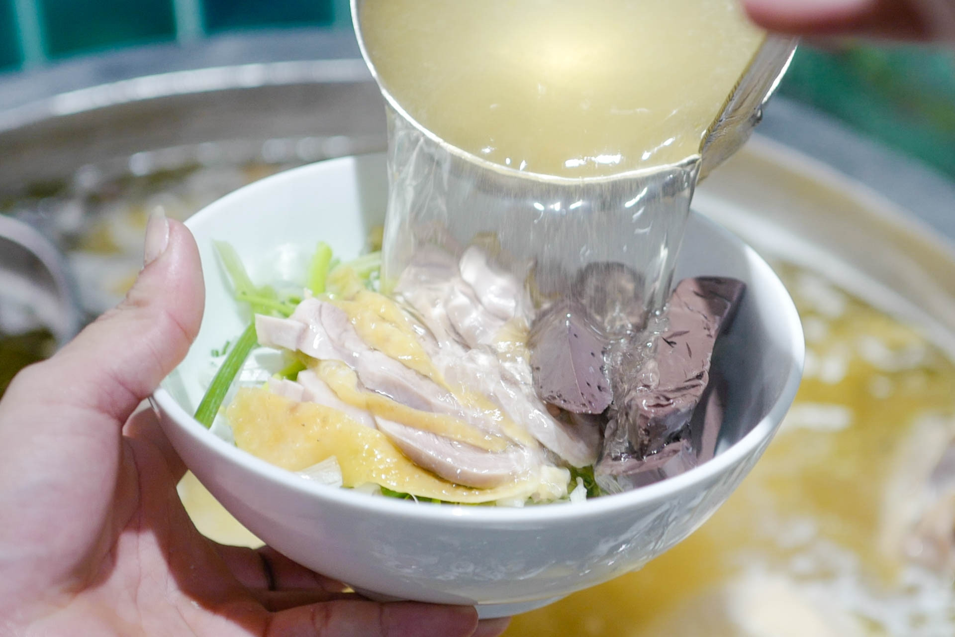 5 quán phở gà Michelin ở Hà Nội, có nơi bị chê đắt vẫn đông kín khách