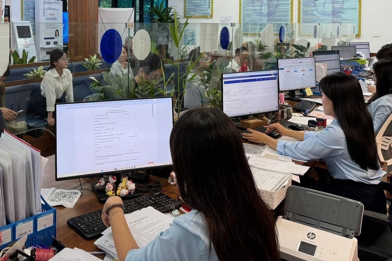 Hà Nội nói gì về phản ánh nữ cán bộ từ chối xác nhận ủy quyền cho cụ bà 97 tuổi?