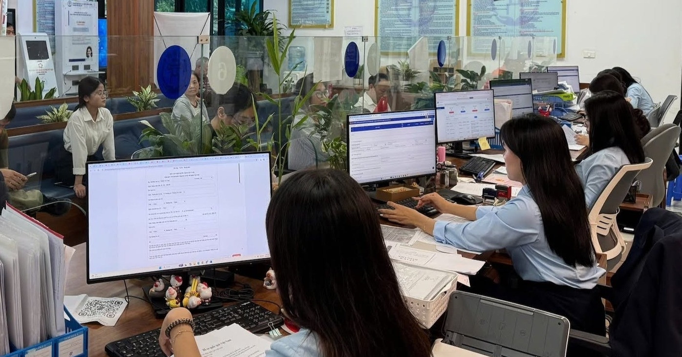 Hà Nội nói gì về phản ánh nữ cán bộ từ chối xác nhận ủy quyền cho cụ bà 97 tuổi?