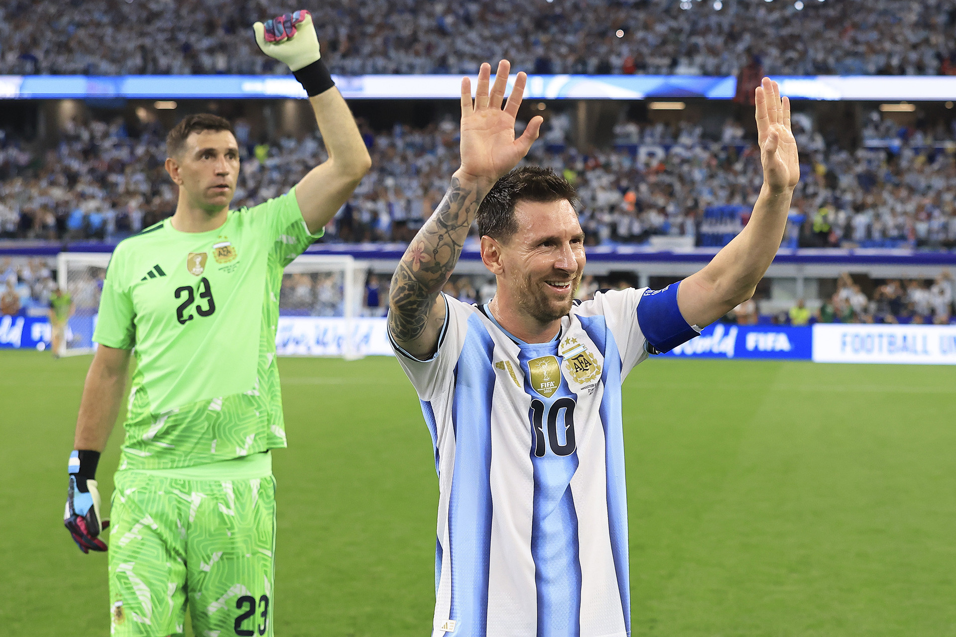 Messi Dibu Martinez Argentina Ao.jpg