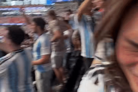 Messi phá kỷ lục ghi bàn World Cup mọi thời đại, Mỹ Tâm và các sao Việt vỡ òa