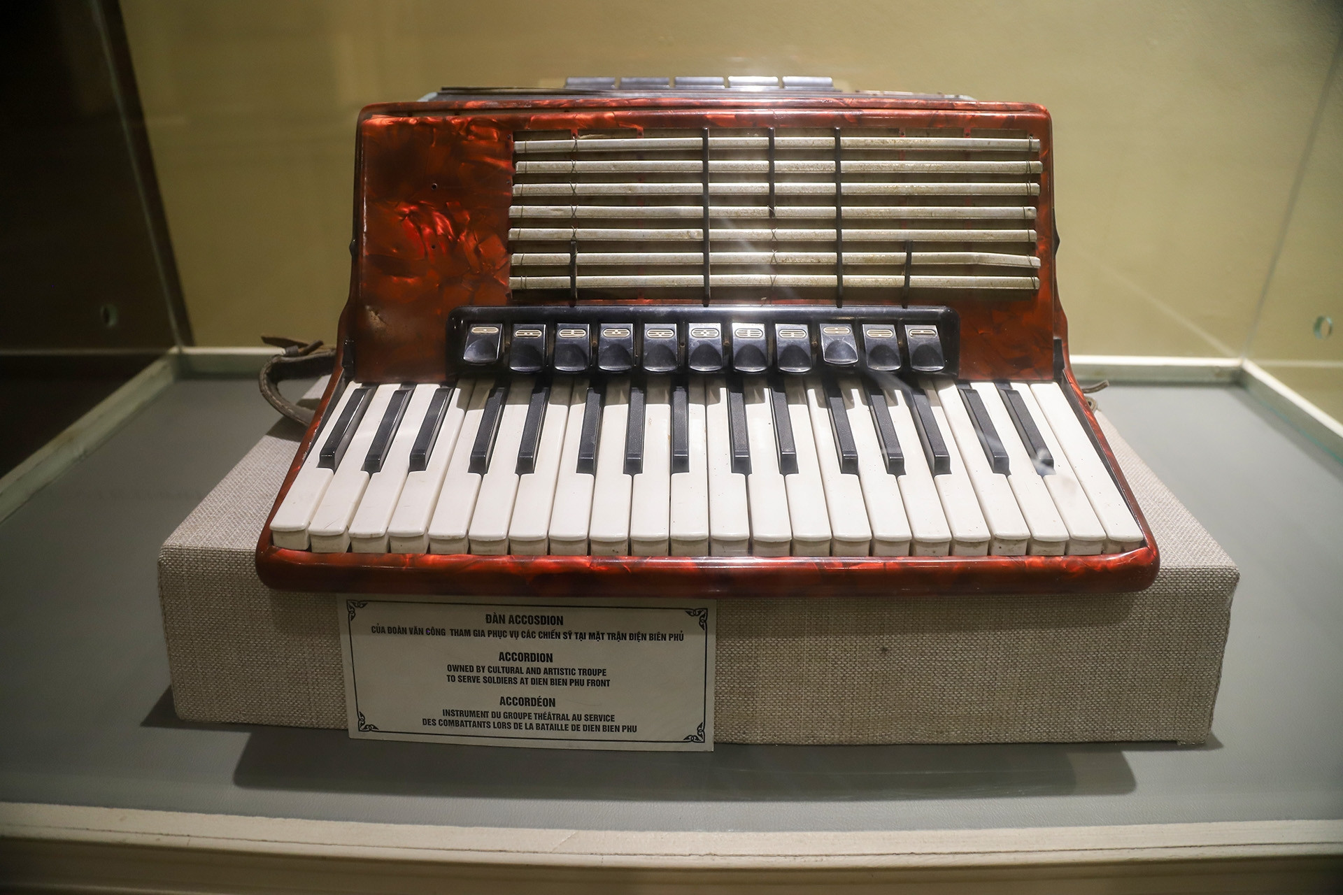 Từ chiếc đàn accordion đến chìa khóa kết nối với lịch sử