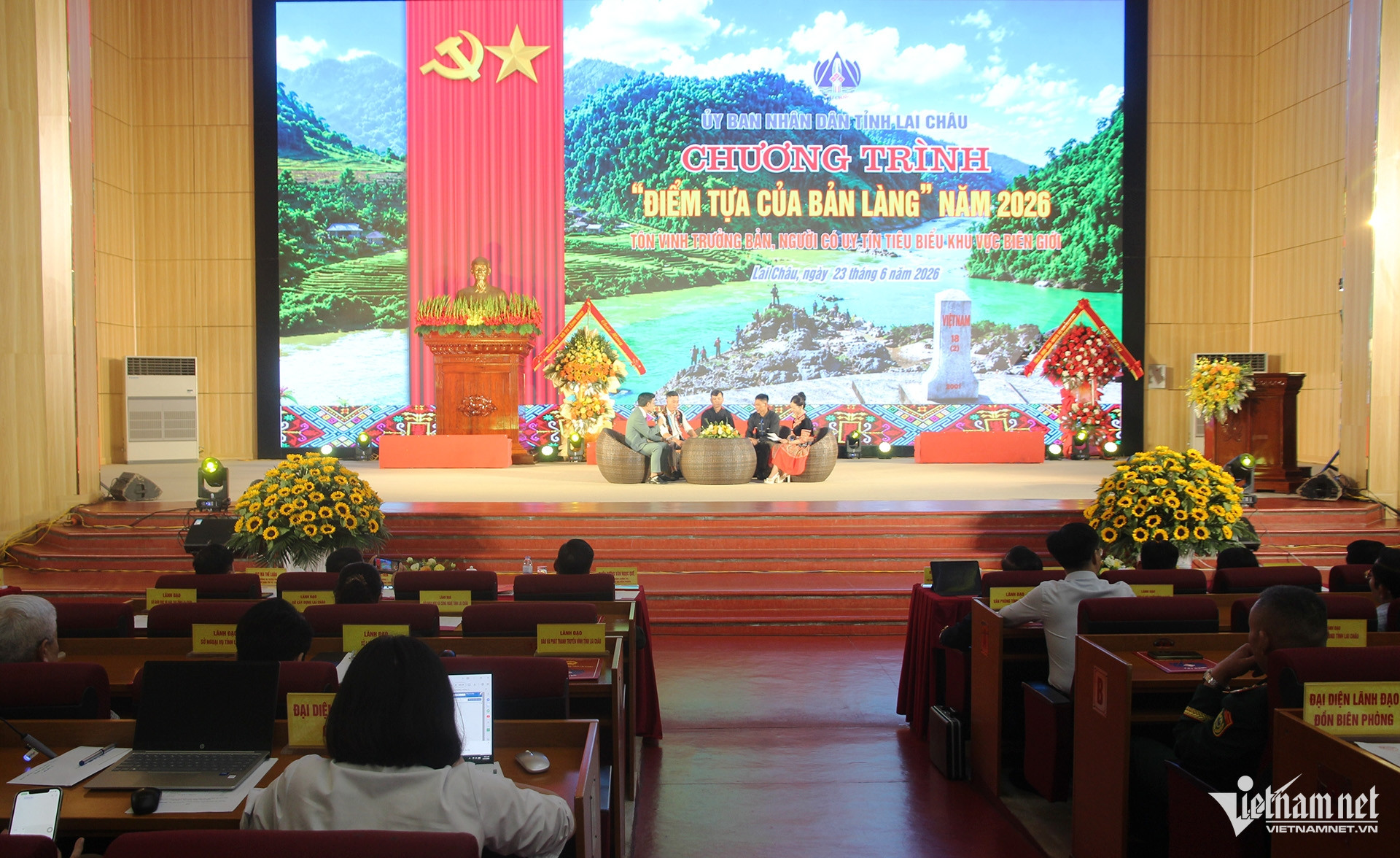 W-diem tua ban lang.jpg