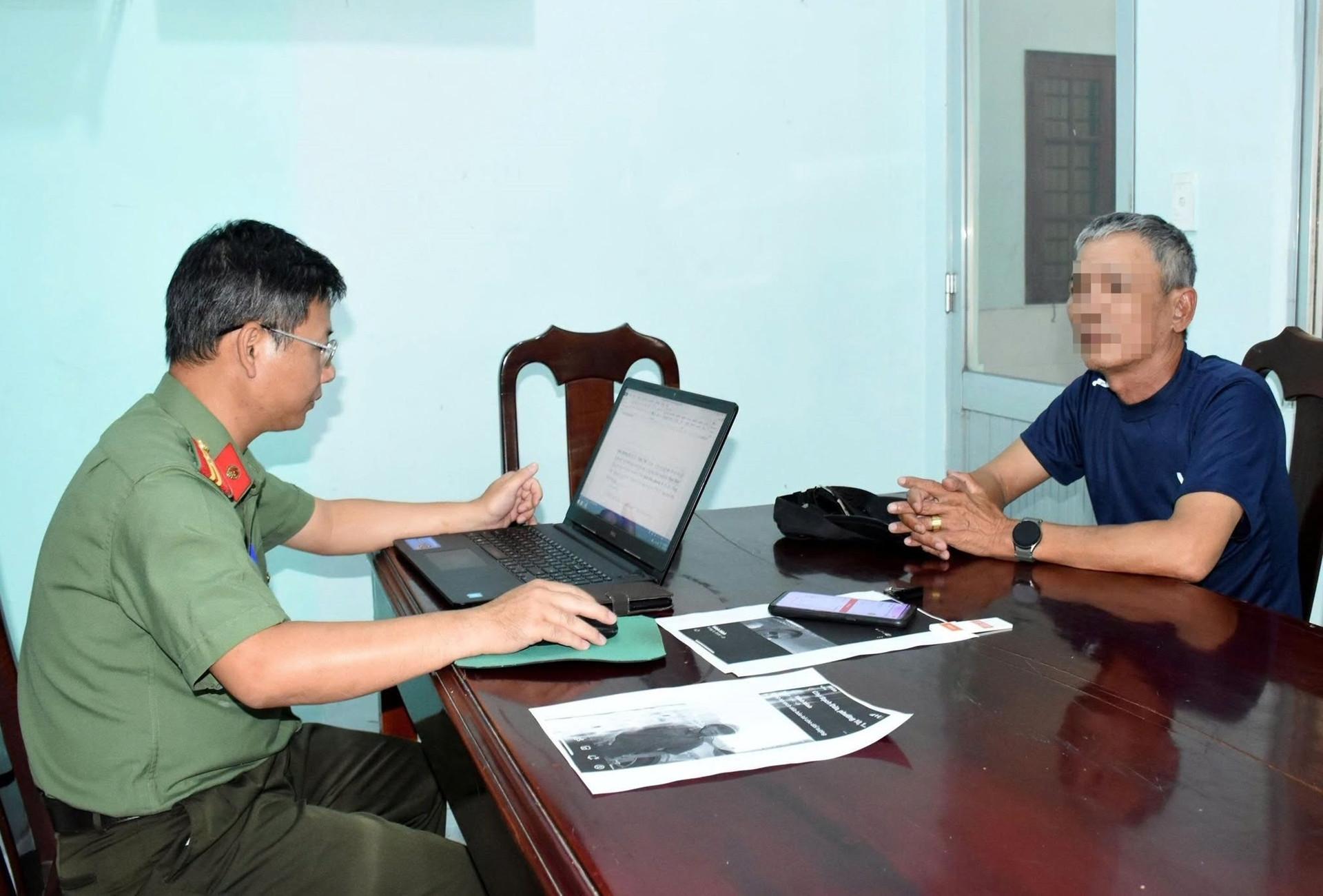 Xử phạt người đàn ông ở TPHCM đăng tin sai sự thật, quy chụp công an 'bảo kê'