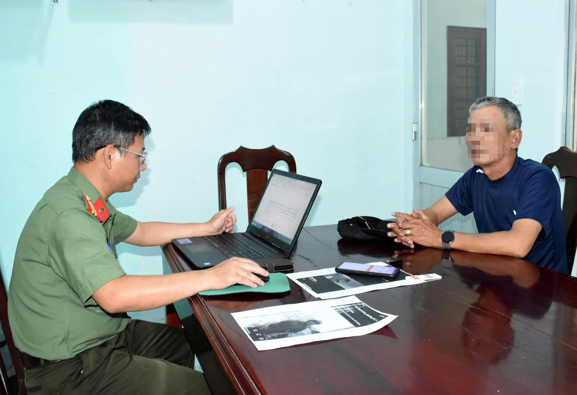 Xử phạt người đàn ông ở TPHCM đăng tin sai sự thật, vu khống công an 'bảo kê'.jpg