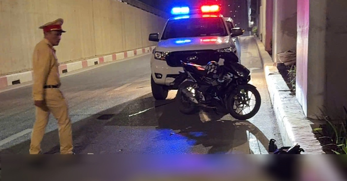 Hà Nội: Hai vụ xe máy tự gây tai nạn trong đêm, 3 người tử vong