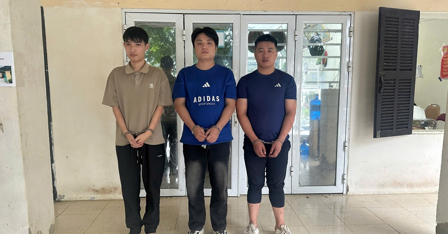 3 người Trung Quốc sắp vượt biên, công an phát hiện sự thật bên trong túi trắng