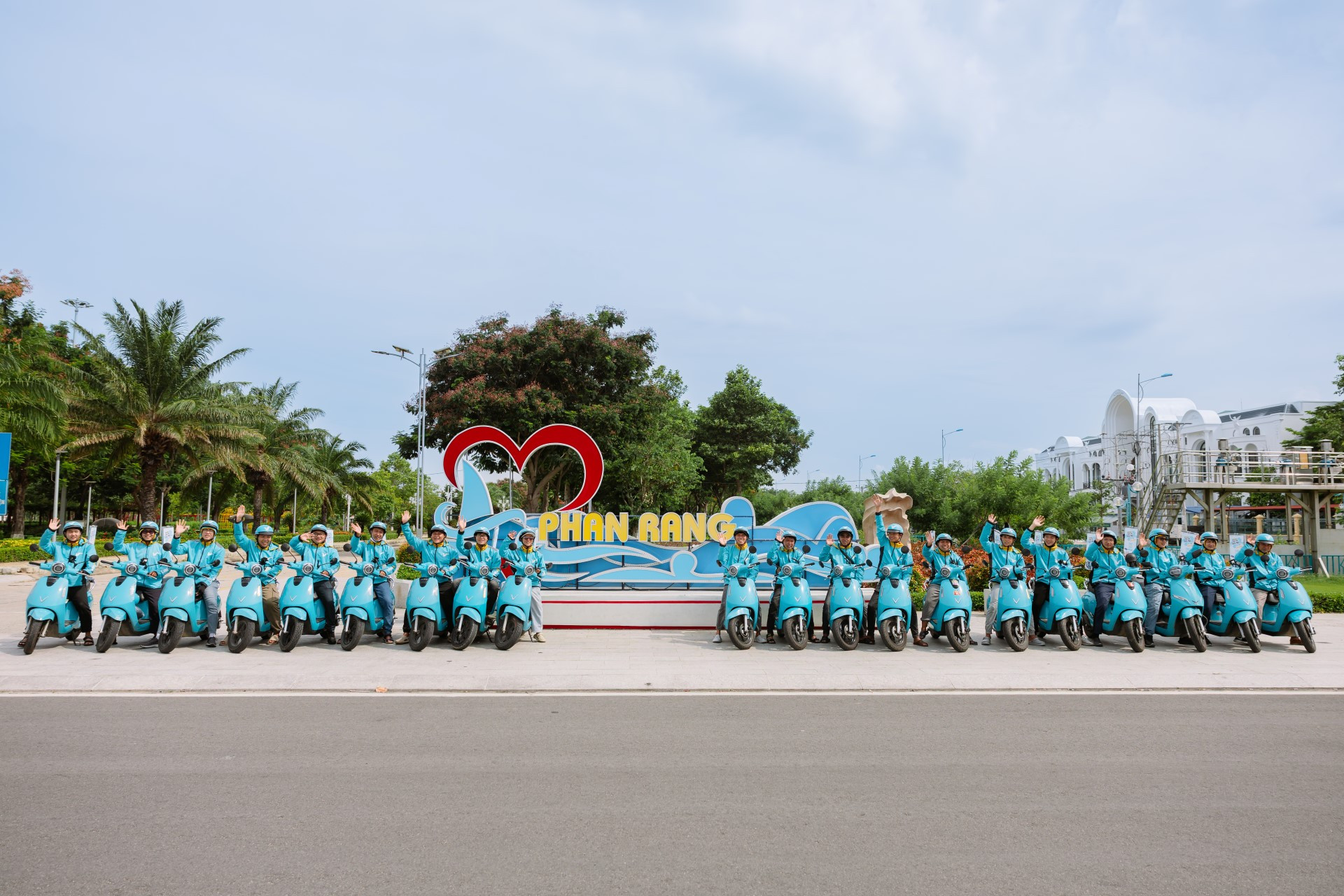 Anh1zxcv.jpg