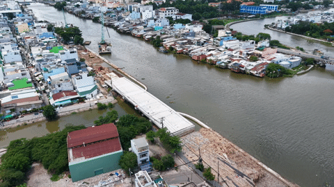 Dân phấn khởi khi cầu Hiệp Ân 2 dần hoàn thiện, thoát cảnh qua cầu sắt xuống cấp