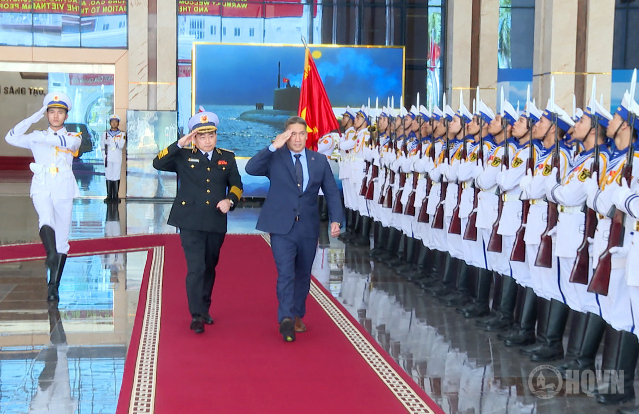 DUYET DOI DANH DU CUA HAI QUAN NHAN DAN VIET NAM.jpg